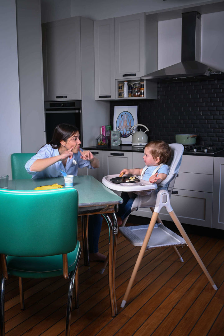 Foppapedretti Bonito Highchair – Adjustable & Foldable Booster Chair With Reclining Seat, Pink.