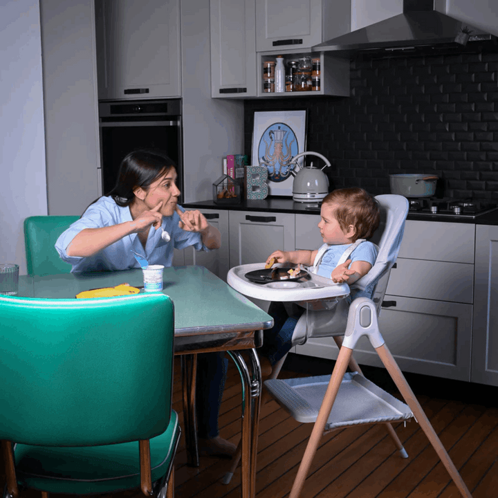 Foppapedretti Bonito Highchair – Adjustable & Foldable Booster Chair With Reclining Seat, Grey.