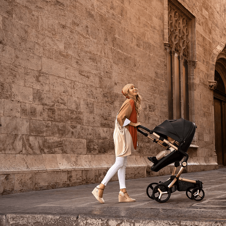 Mima Xari Max Stroller – Champagne/Black/Black.